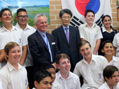 Dr Brad Campbell and Consul-General Whie Jin Lee with students at Emmaus College