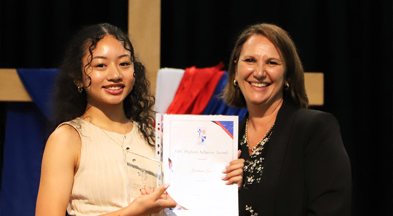 Gardina receiving an award